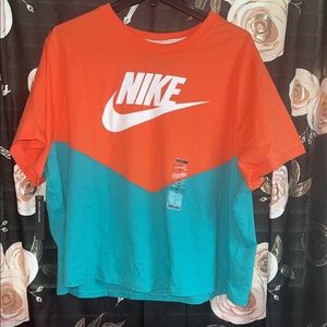 Nike Crop Top